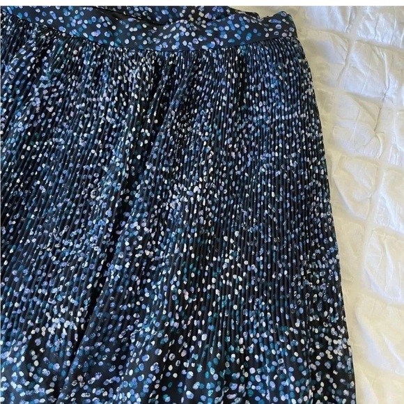 Banana Republic plisse dot printed mini skirt - Picture 2 of 7